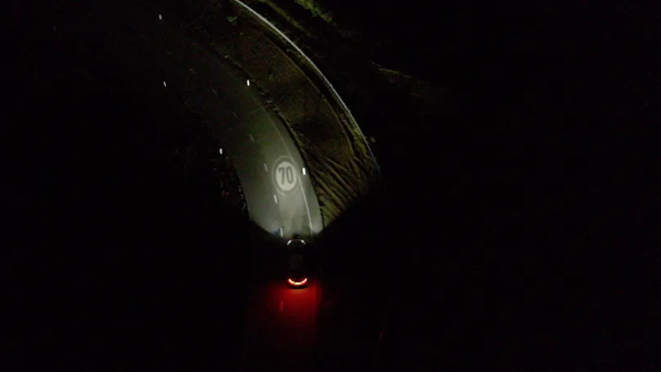福特推出AR大燈：路面投影顯示方向